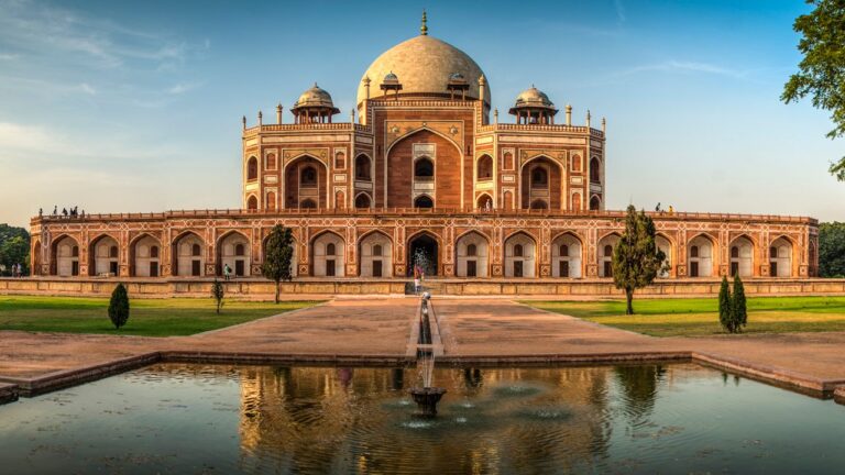 jor bagh metro station to humayun tomb